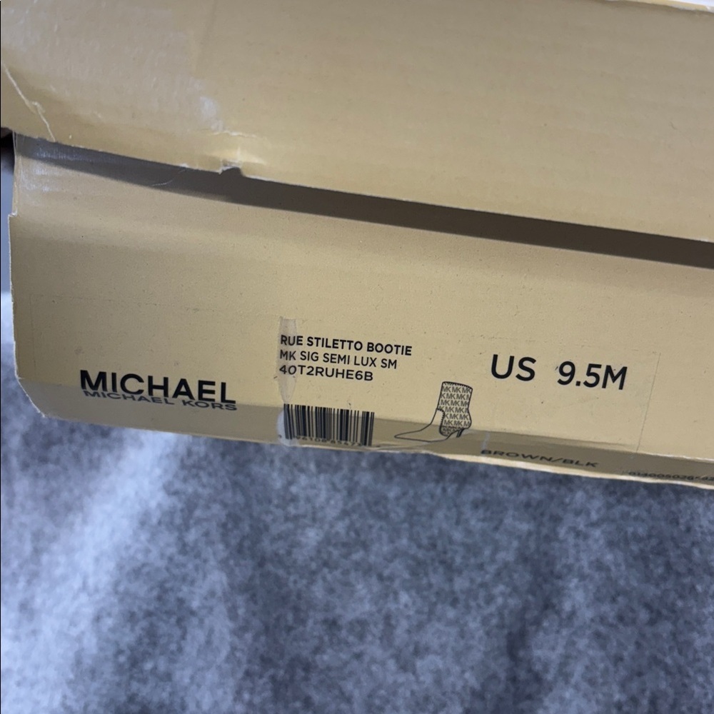 MICHAEL MICHAEL KORS
Rue stiletto Logo and Leather boot 9.5 - Picture 10 of 11